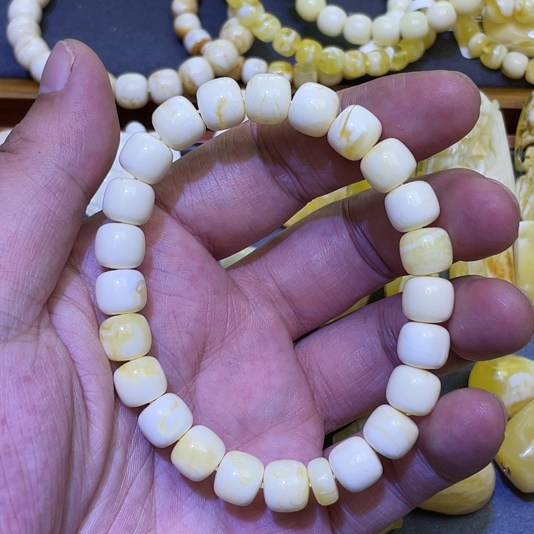 蜜蜡手串未镶嵌9.5mm瓷白妖花