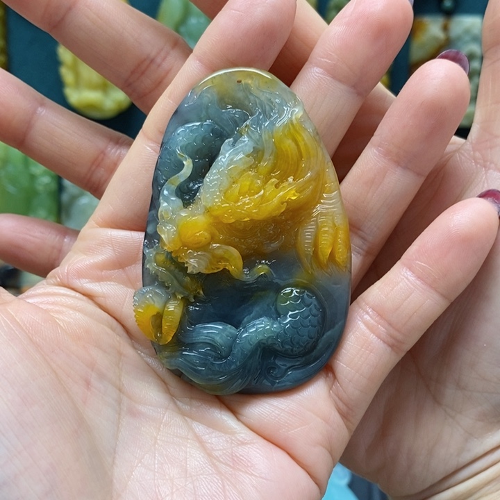 蛇纹石玉挂件未镶嵌霸*虎