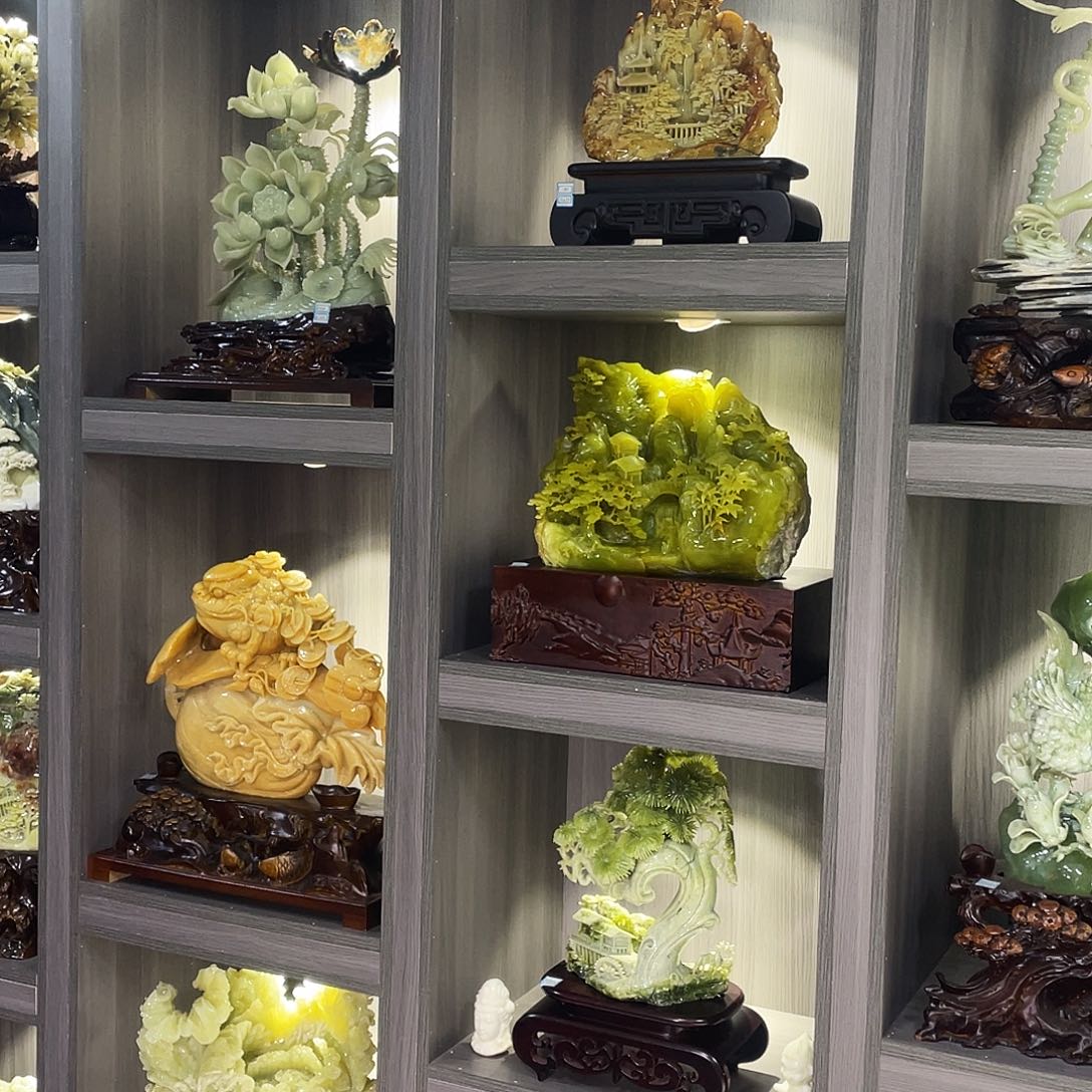 蛇纹石玉（覆膜）未镶嵌珠宝奇石