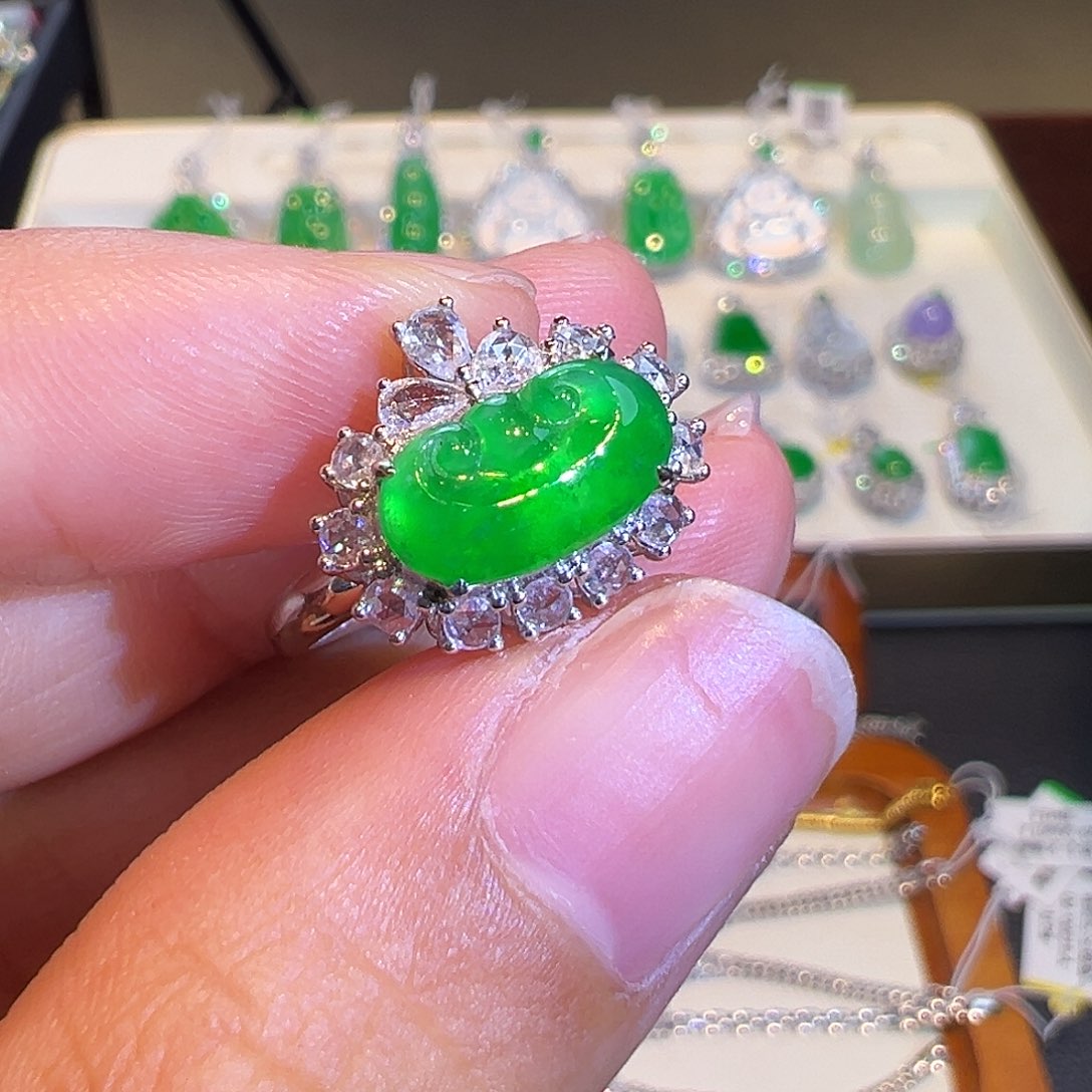 翡翠18K金镶嵌戒指