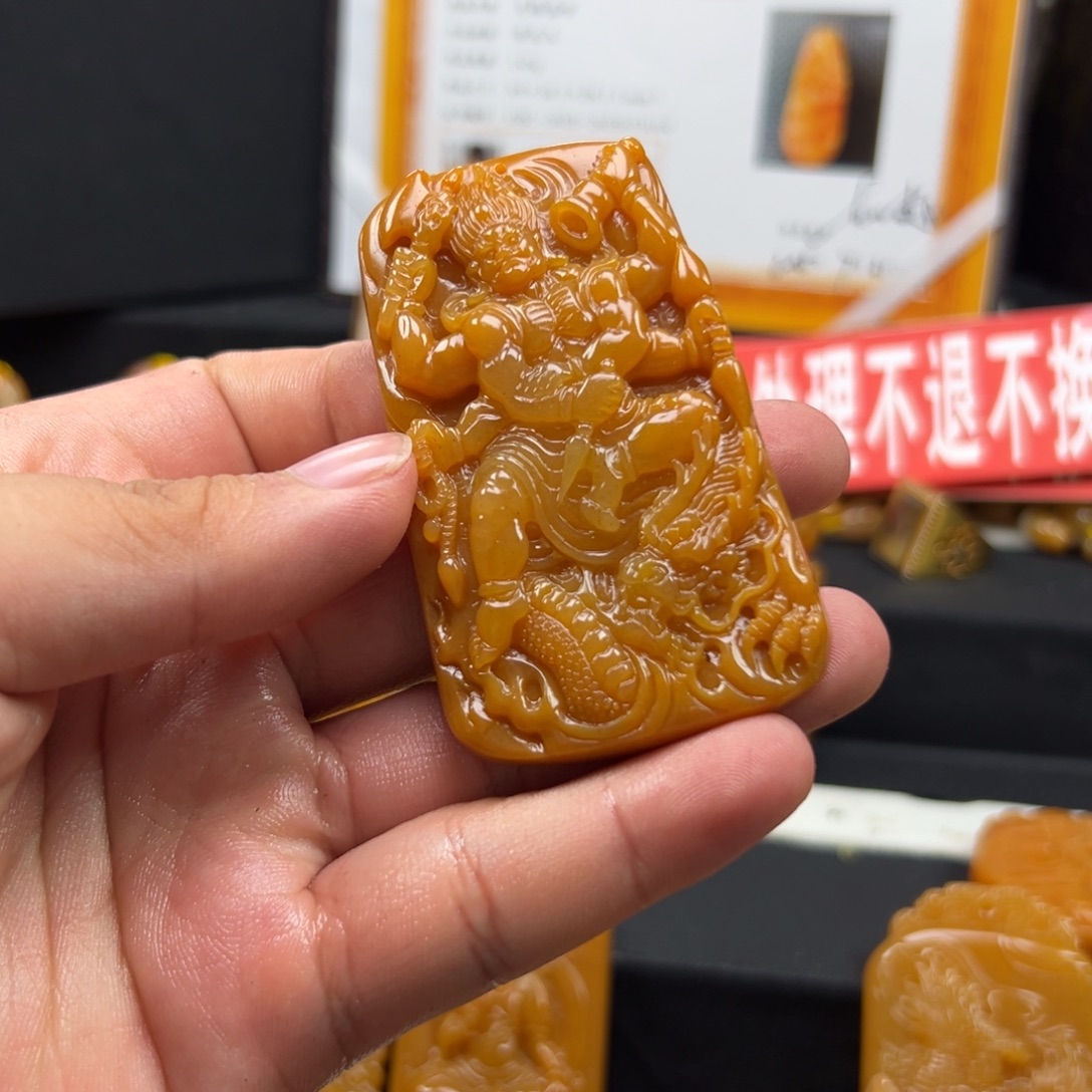 如***风未镶嵌石英质玉（黄龙玉）黄龙玉