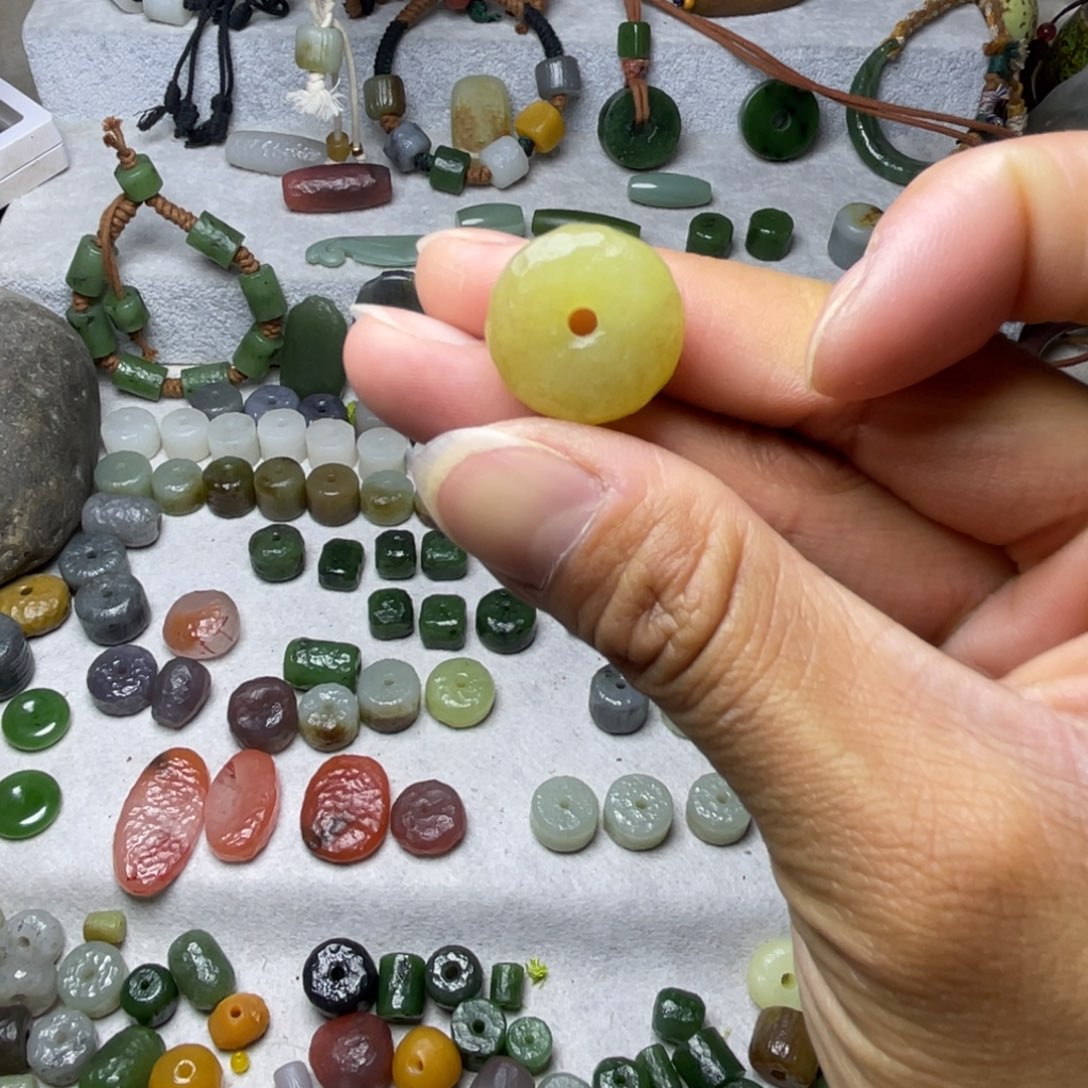 和田玉颈饰未镶嵌 