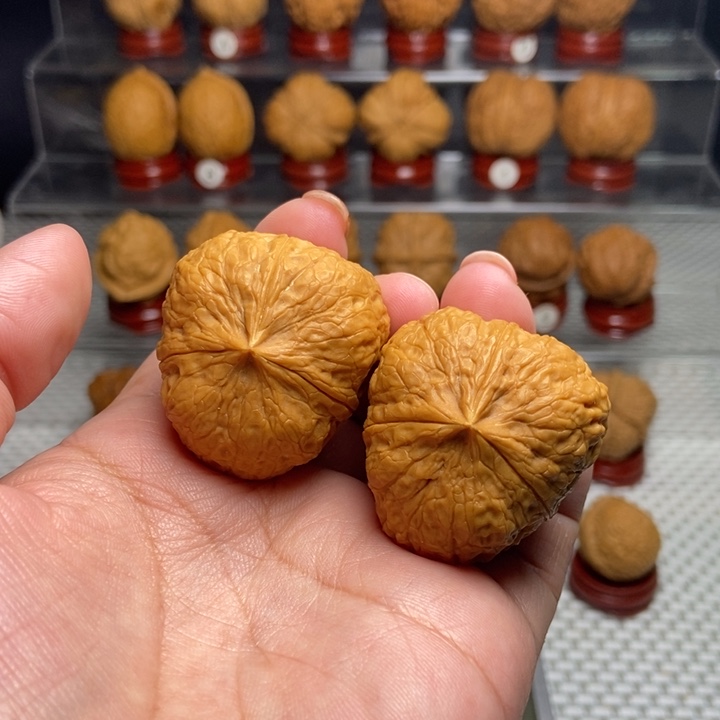 文玩核桃把件御宝三棱11