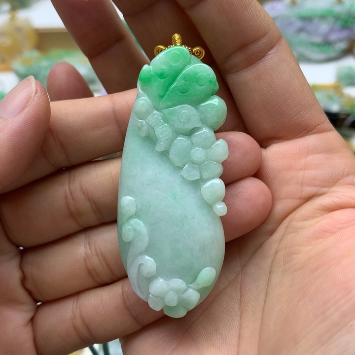 翡翠颈饰未镶嵌翡翠