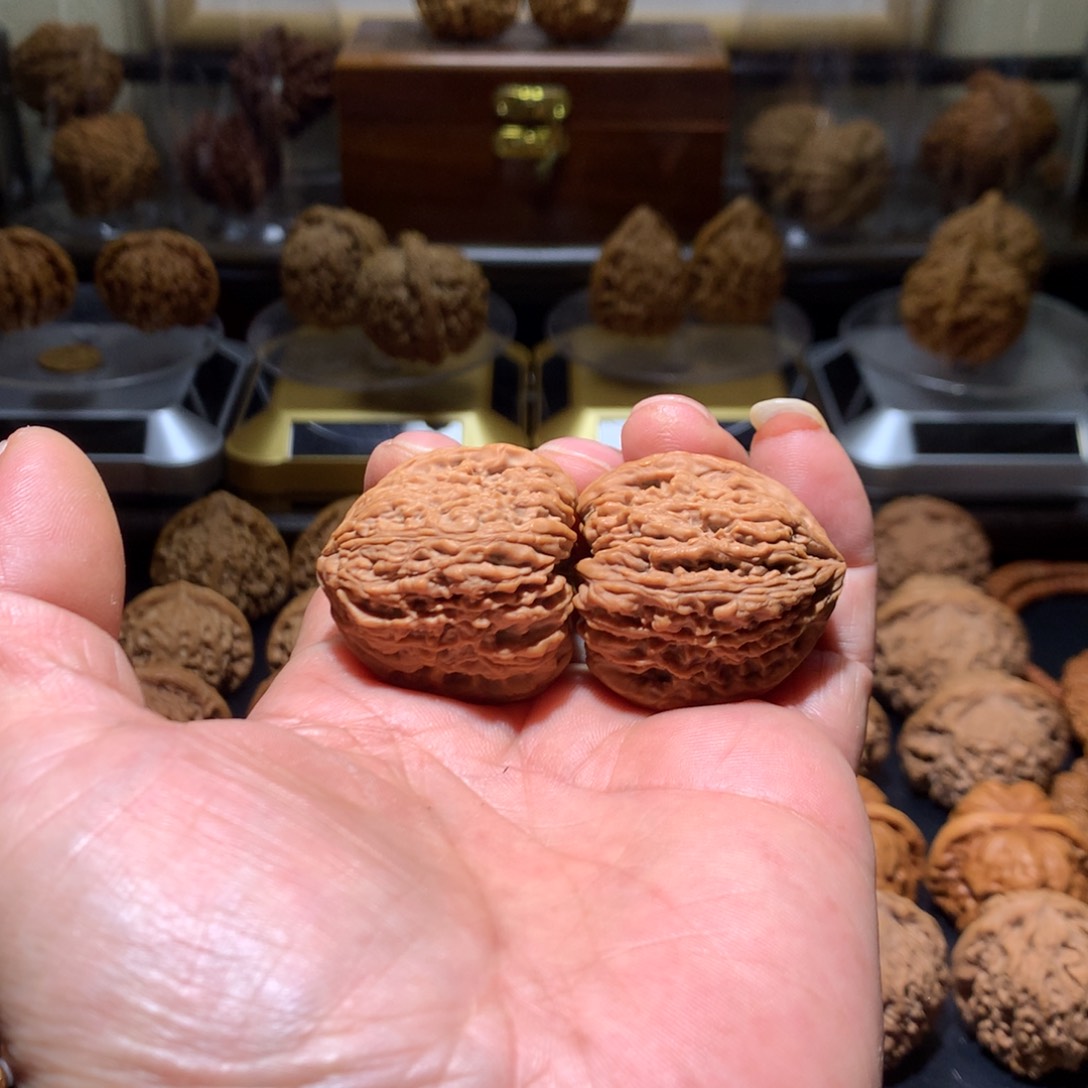 文玩核桃35+凹底蚂蚁拉丝纹