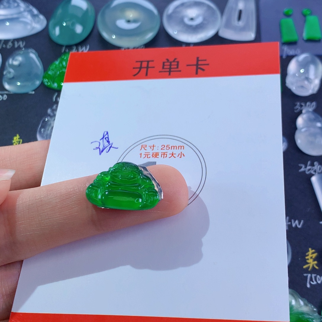 翡翠颈饰未镶嵌佛公