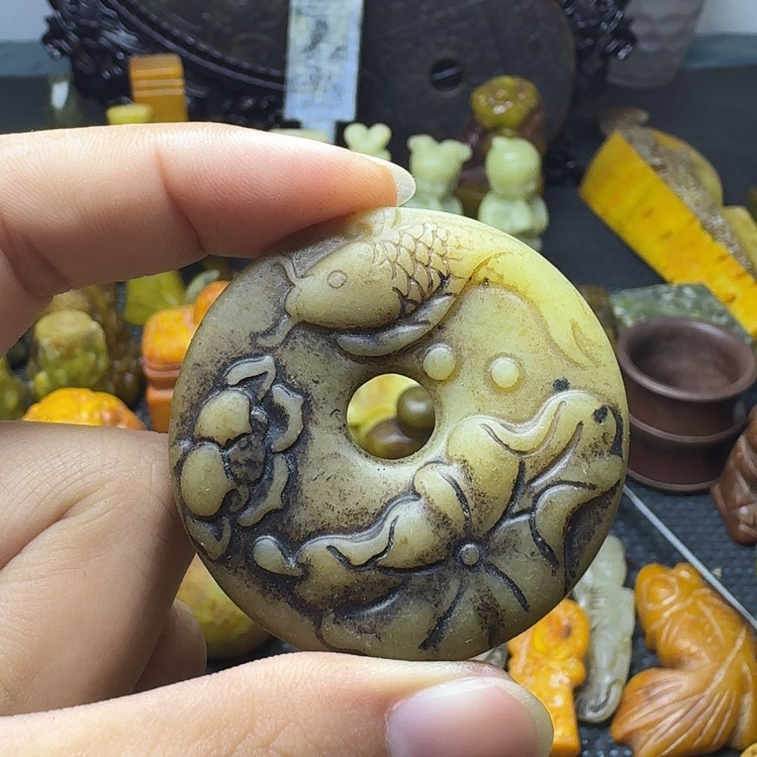 白玉菩提吊坠。。。