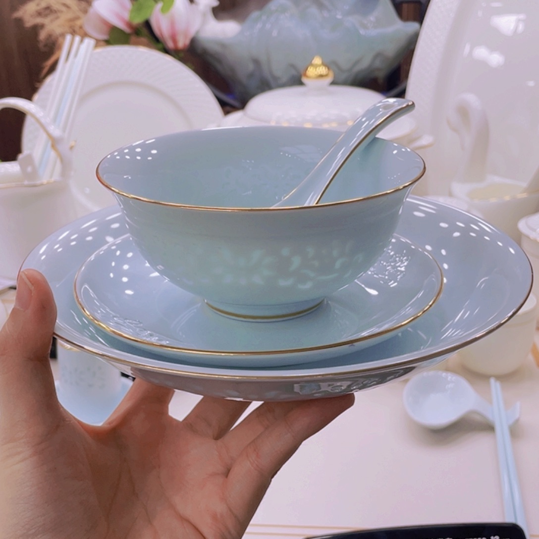 瓷描金青釉缠枝莲玲珑瓷