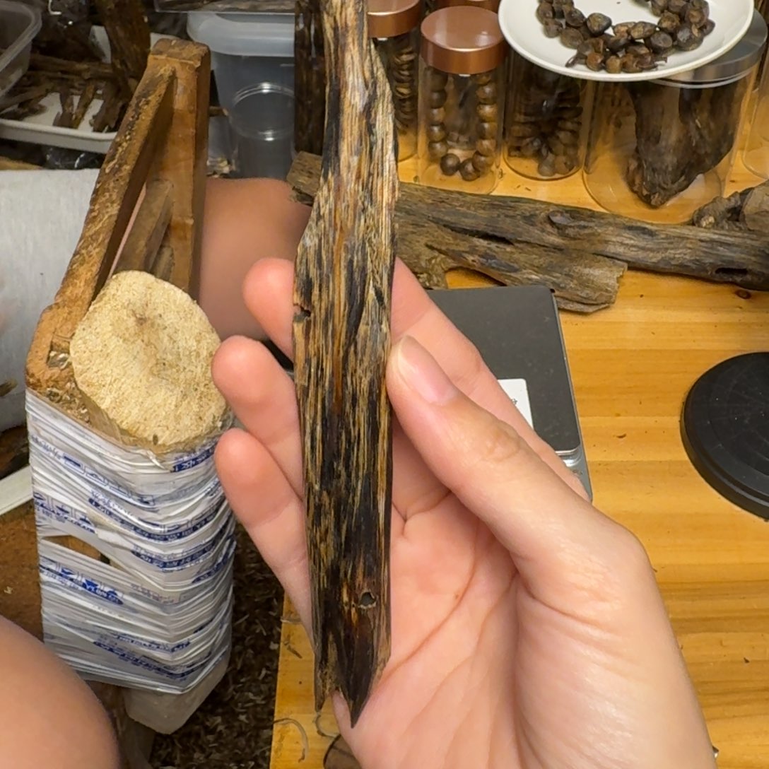 沉香碎屑沉香白棋块料9克