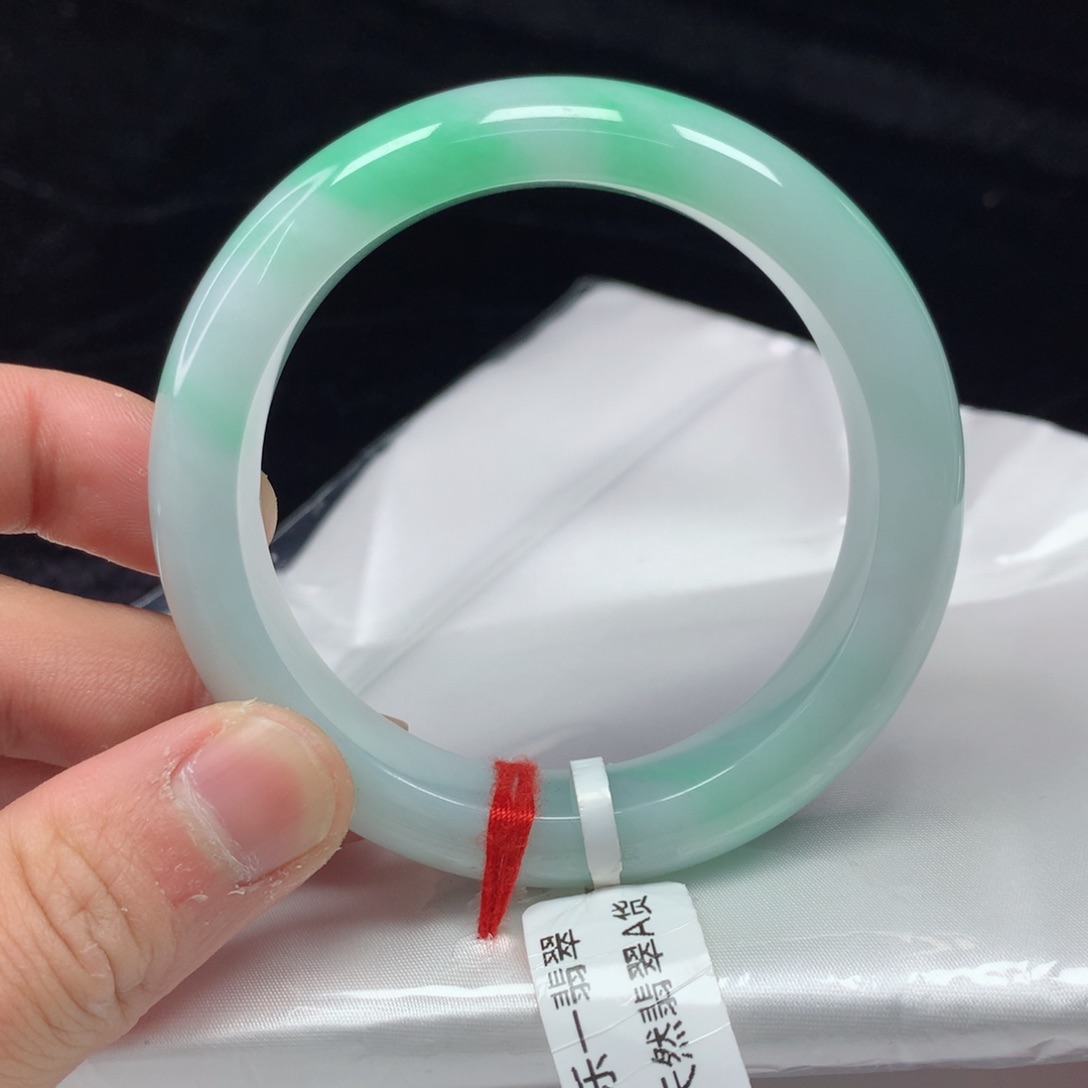 翡翠手镯（圆镯）未镶嵌54.7