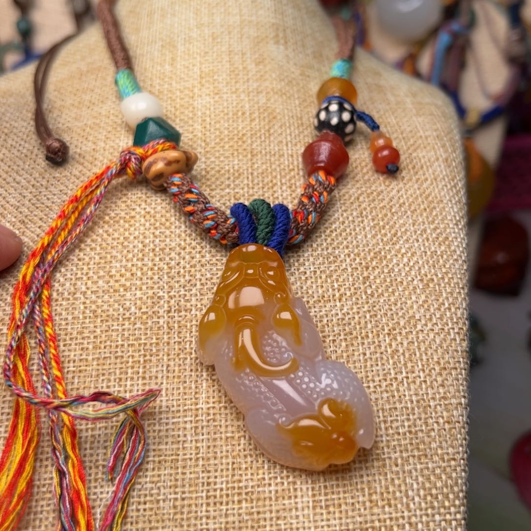 玛瑙/玉髓颈饰未镶嵌