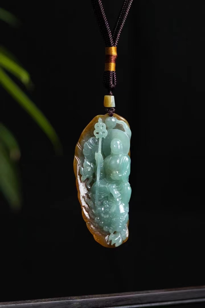 天然翡翠A货地藏王菩萨 背面满皮黄翡