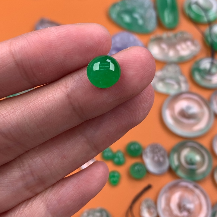 翡翠挂件未镶嵌….