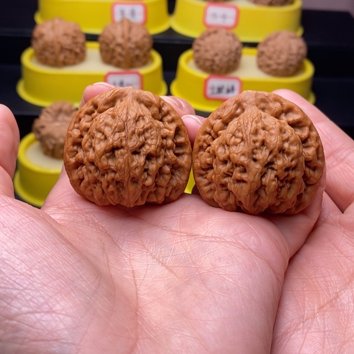 文玩核桃吊坠金公子