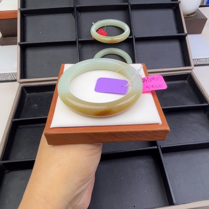 未镶嵌手镯和田玉七月