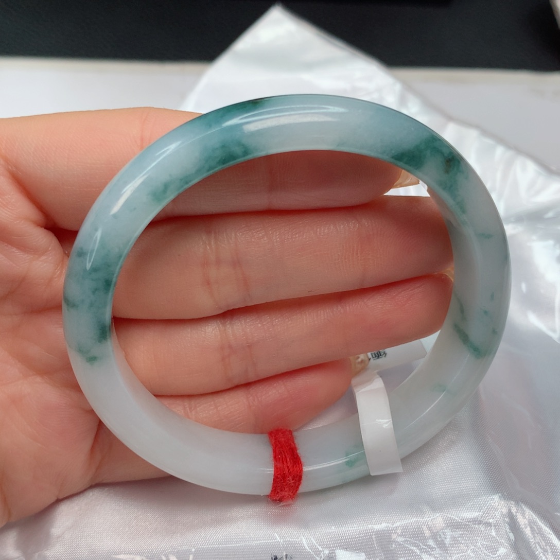 翡翠手镯未镶嵌冲****椒55贵妃