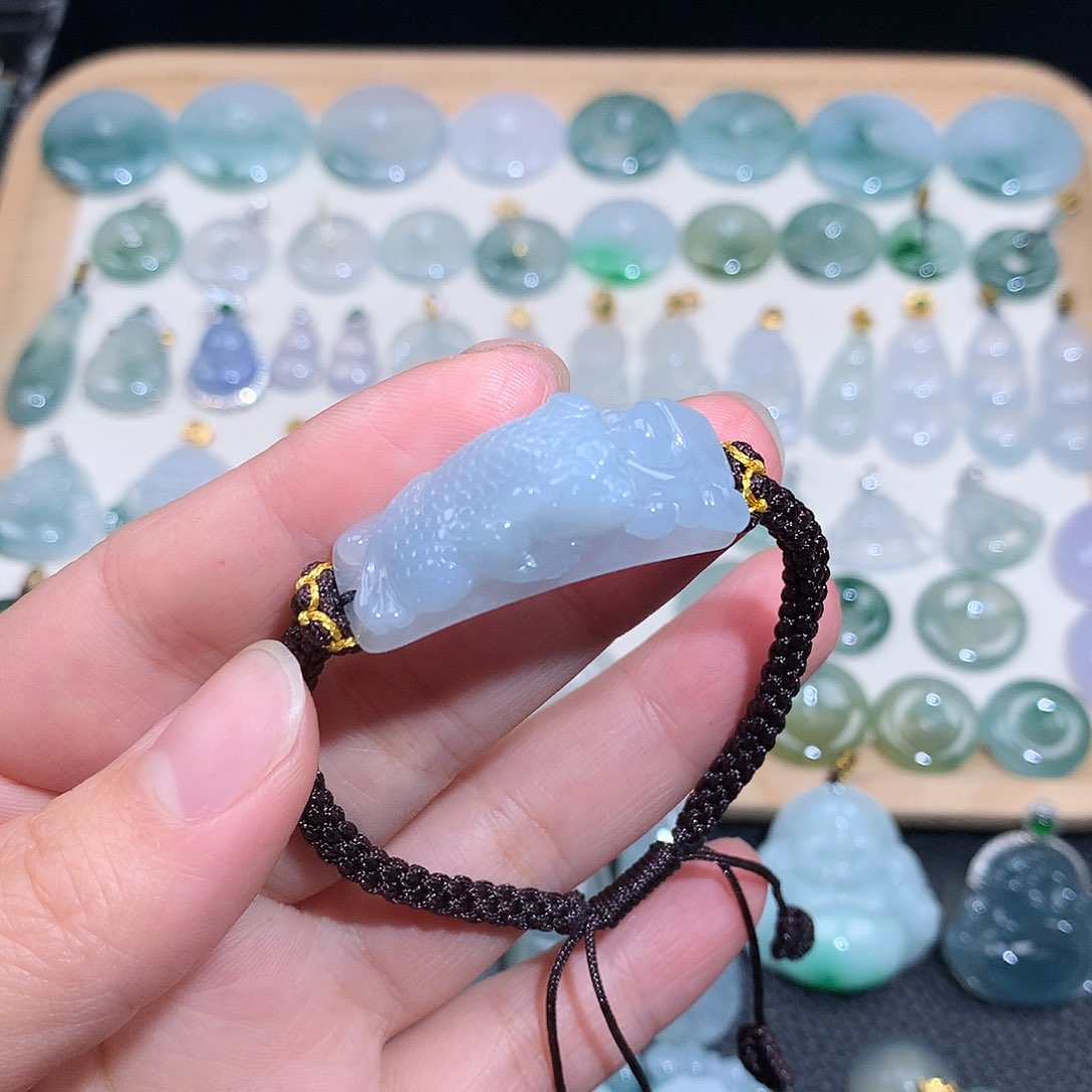 翡翠颈饰未镶嵌手串