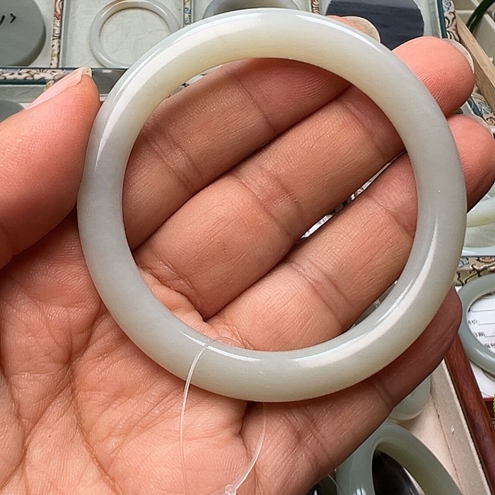 L***_和田玉手镯未镶嵌