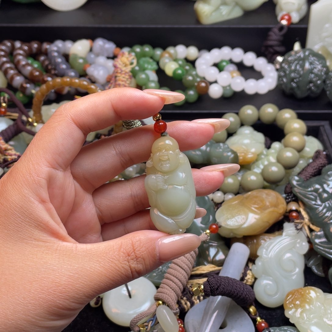 和田玉未镶嵌颈饰