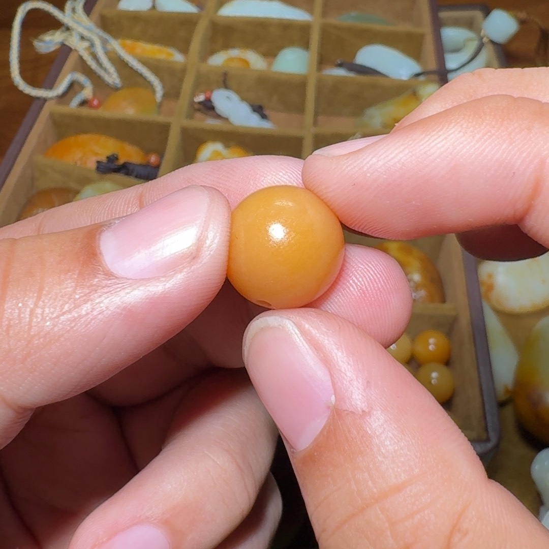 和田玉颈饰未镶嵌?****）