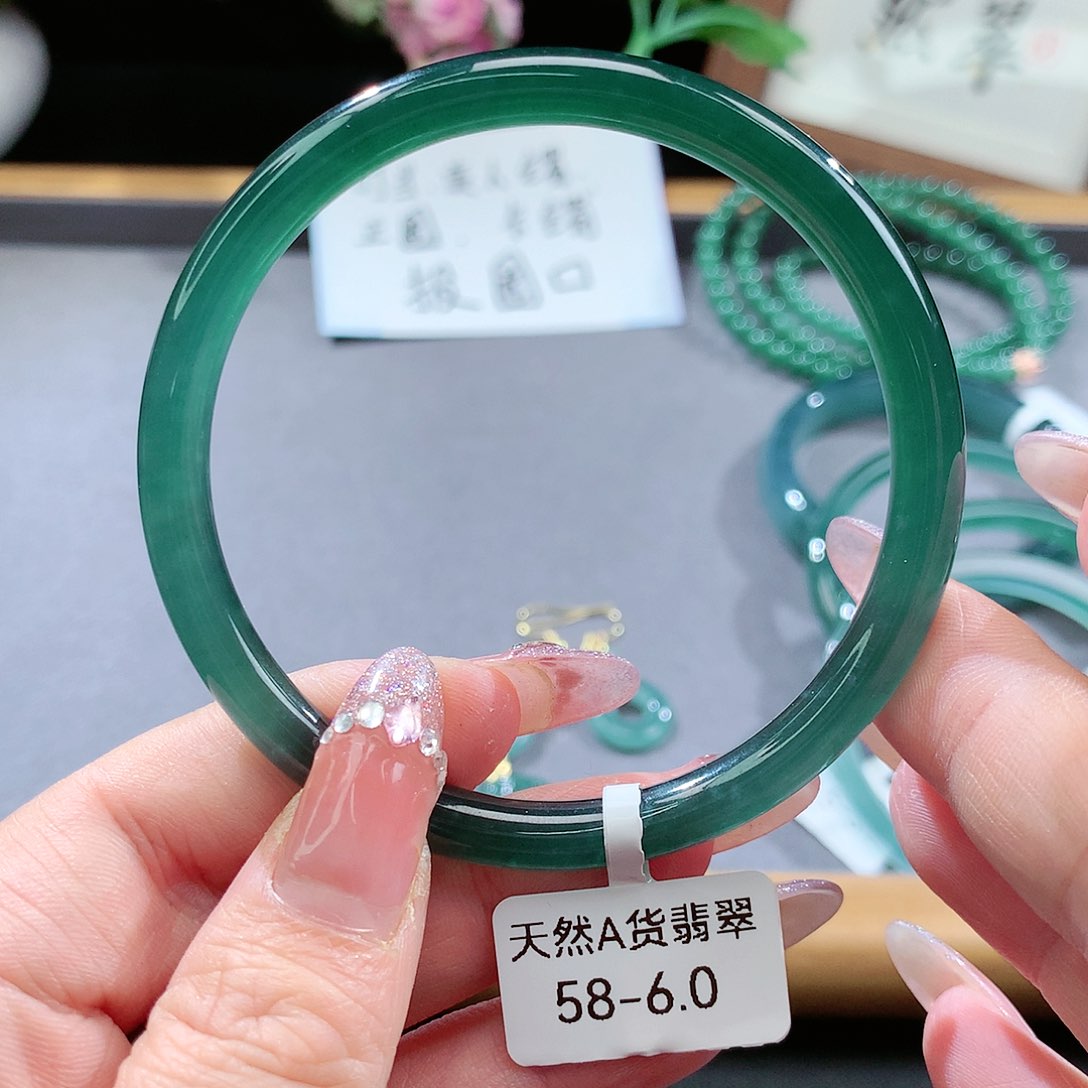 翡翠手镯（圆镯）未镶嵌