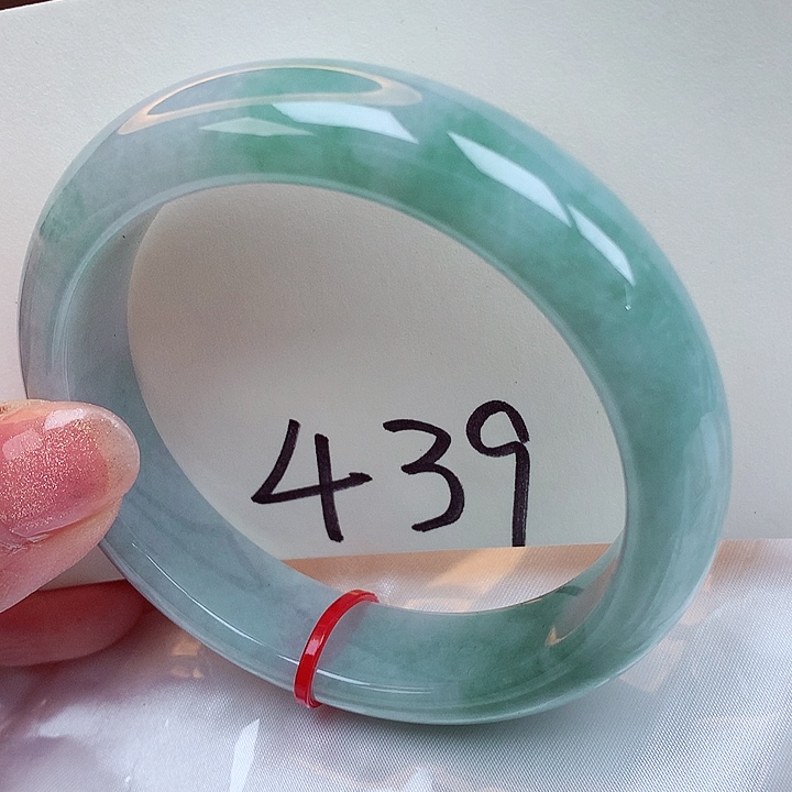 翡翠手镯未镶嵌翡翠