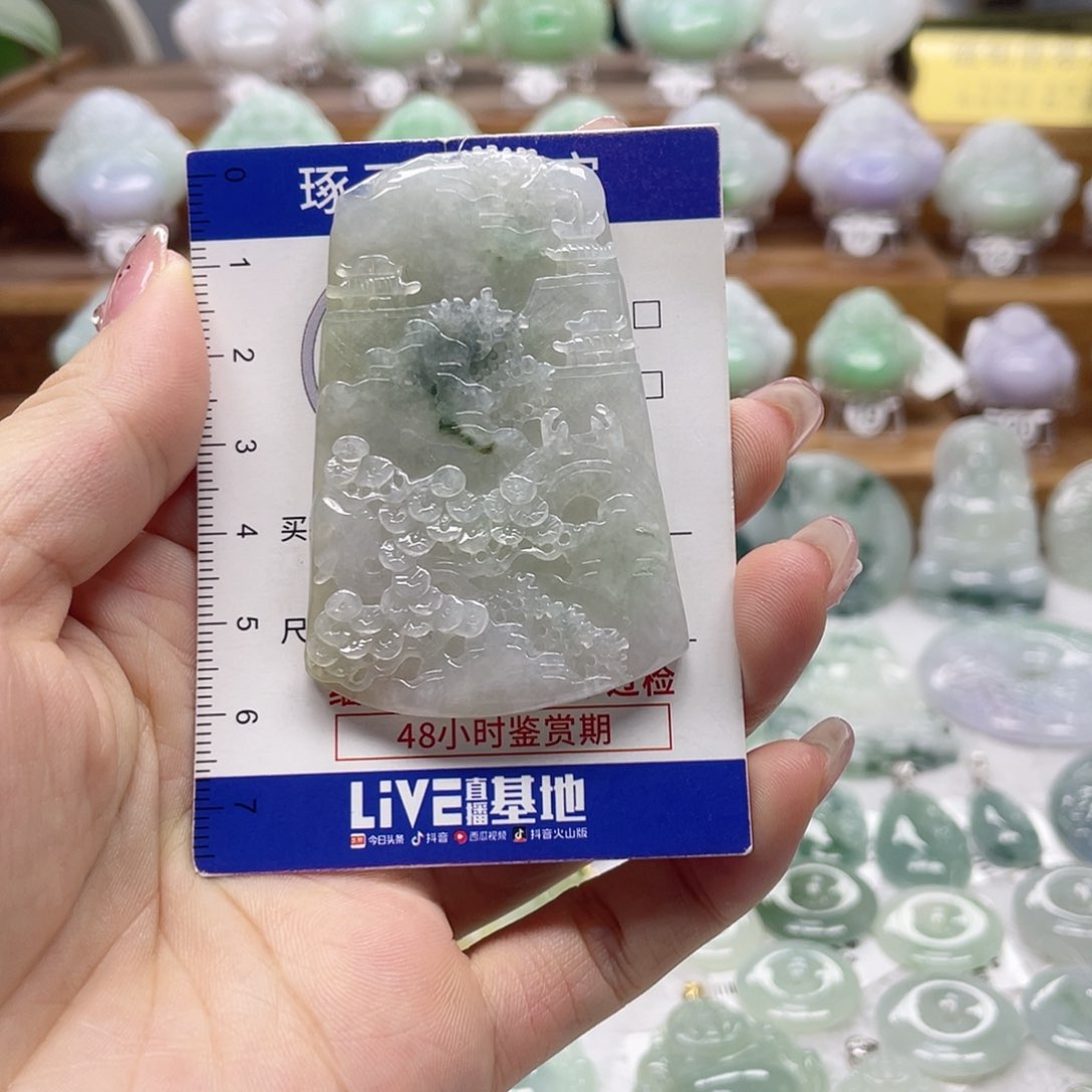 颈饰未镶嵌翡翠山水牌