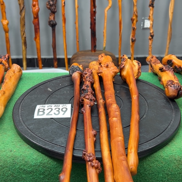 黑果木用****艺一物一拍，以直播间截图实物为准，有风化裂痕