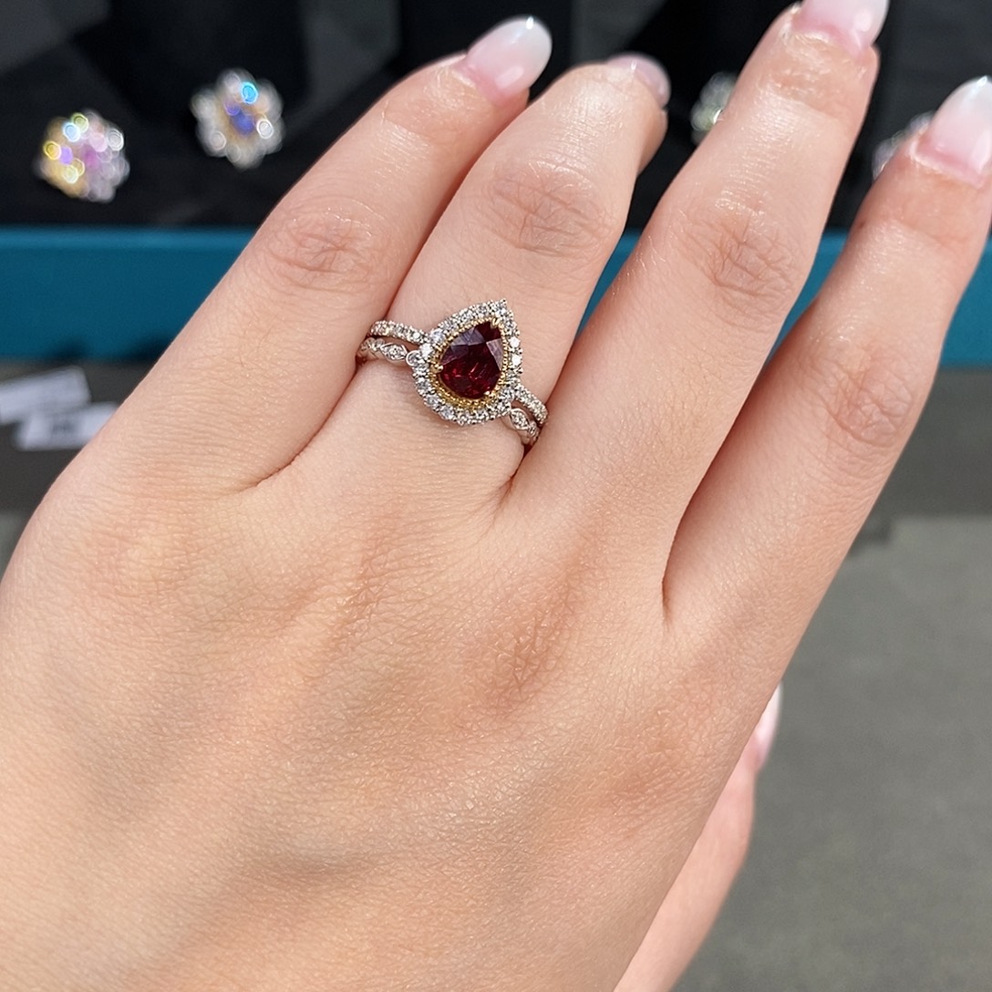 18K金镶嵌戒指红宝石无烧鸽血红吉尔徳1.04ct