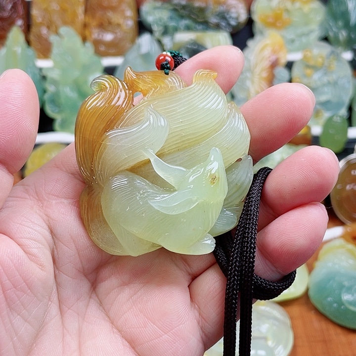 楊***蛇纹石玉未镶嵌颈饰