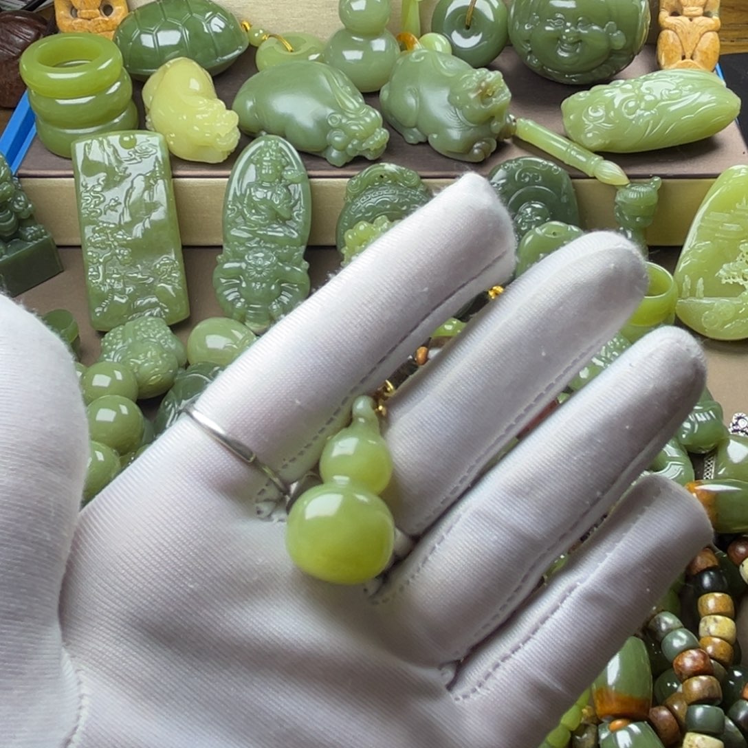 岫岩老玉（透闪石质玉）未镶嵌挂件小*弟