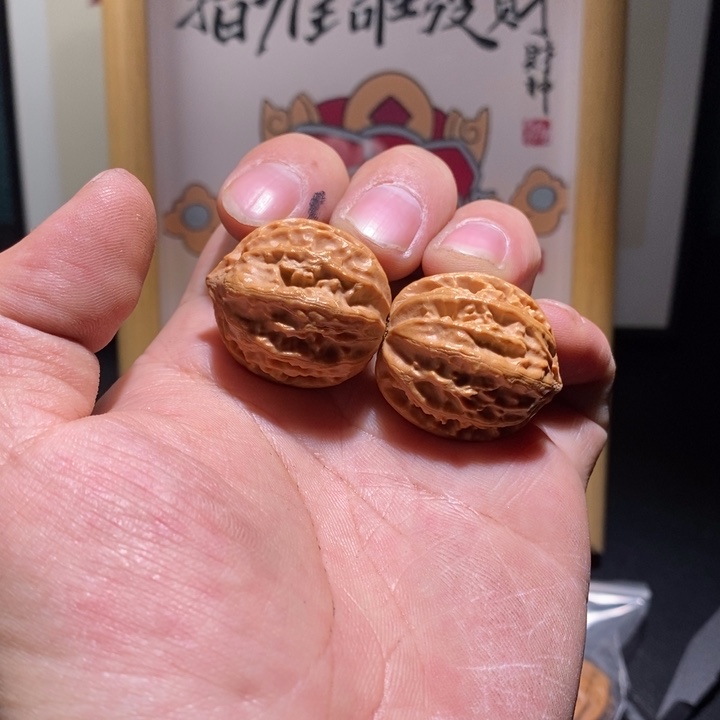 文玩核桃把件五爪金龙手捻