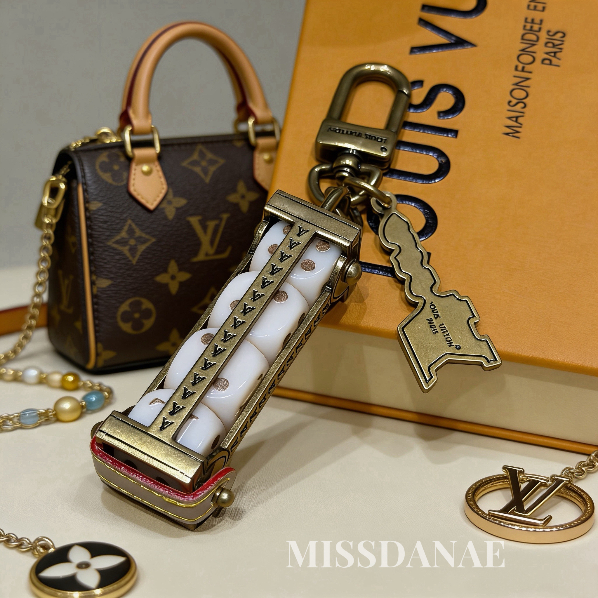 【古铜筛子挂件】MISSDANAE手机链，苹果，安卓，通用