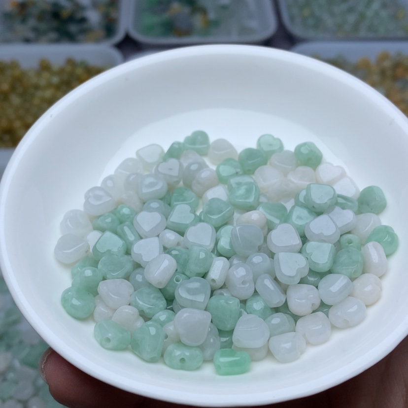 【闪购商品】翡翠手链未镶嵌卡7.6绿白爱心30颗