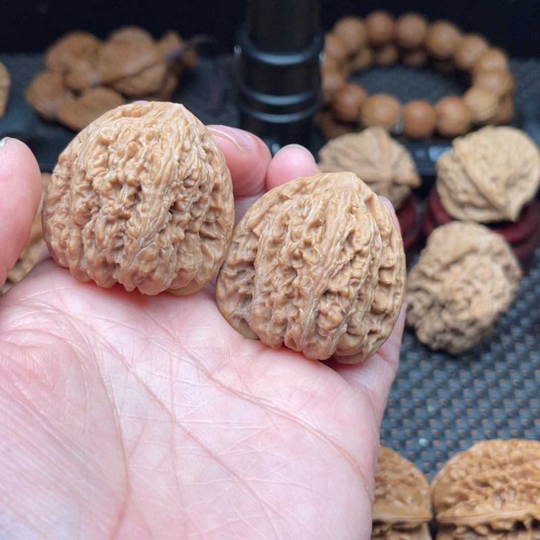 文玩核桃吊坠39尺红宝石