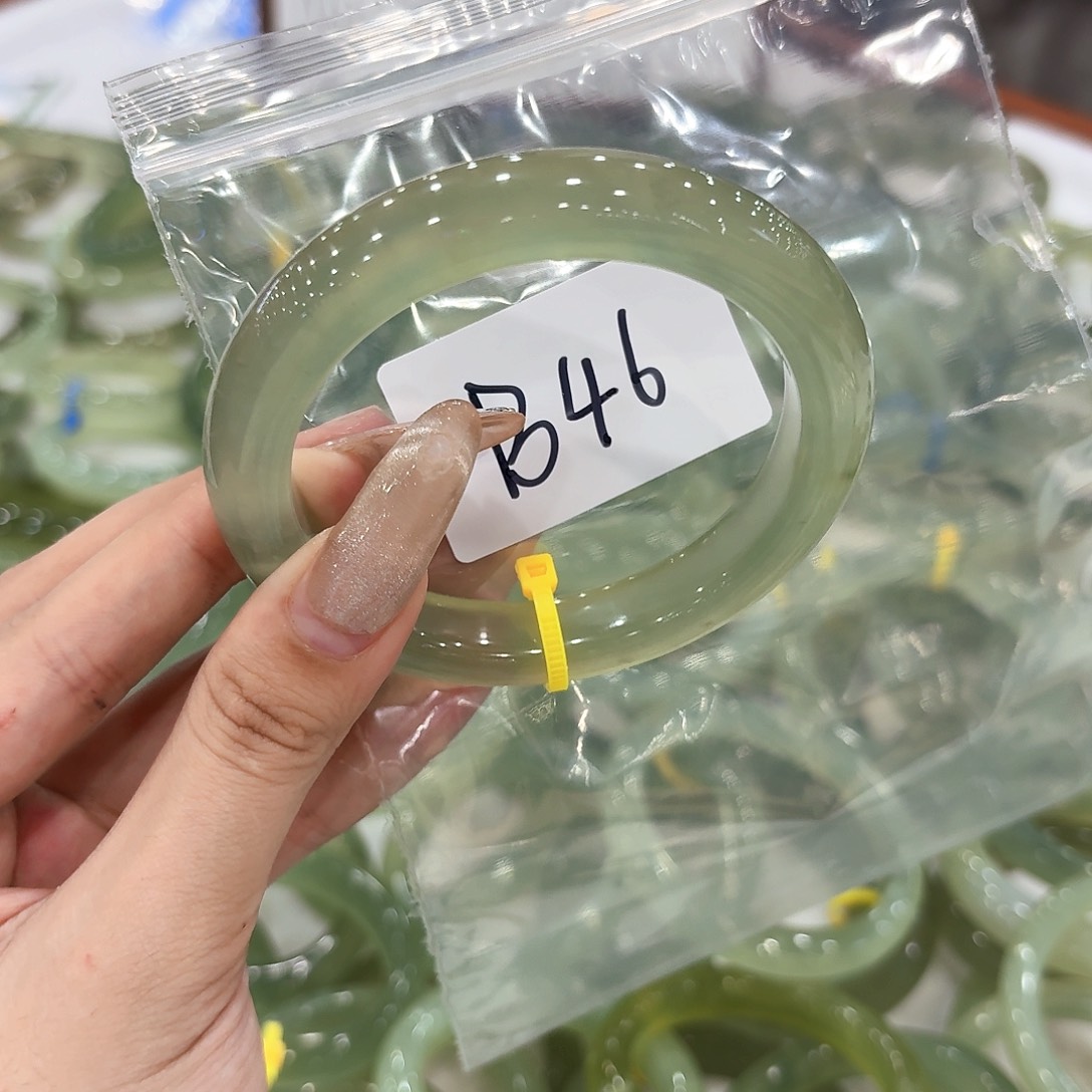 马***功未镶嵌蛇纹石玉手镯