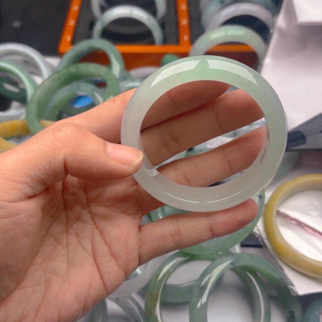 翡翠未镶嵌手镯5253. 127