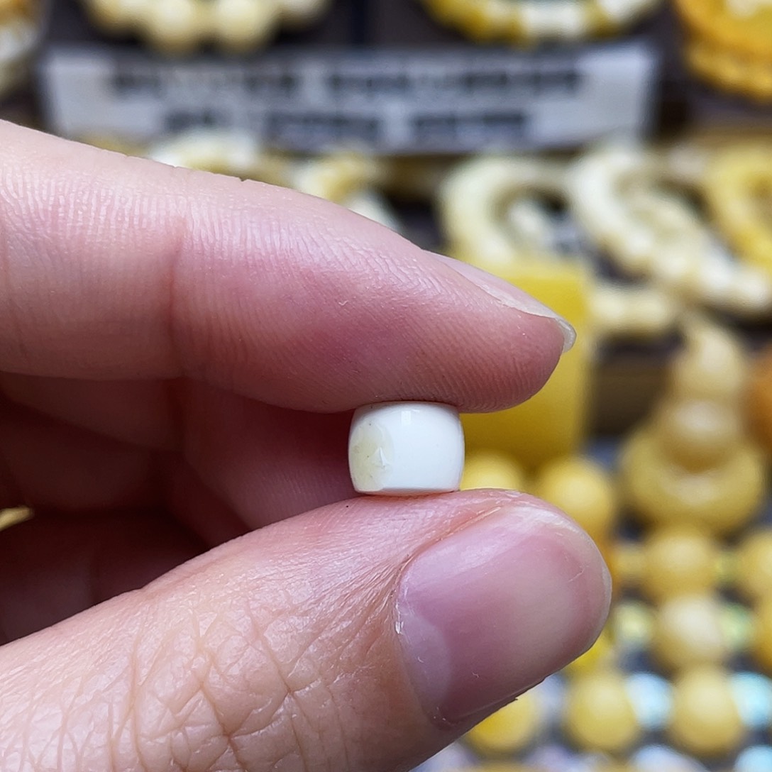 琥珀珠宝奇石未镶嵌7.5×6.1mm微瑕