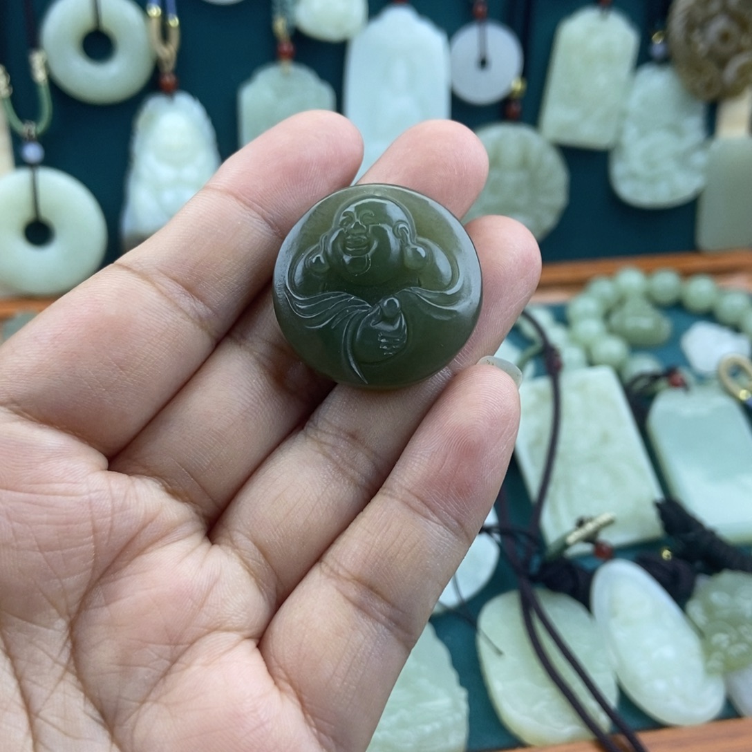 和田玉未镶嵌颈饰