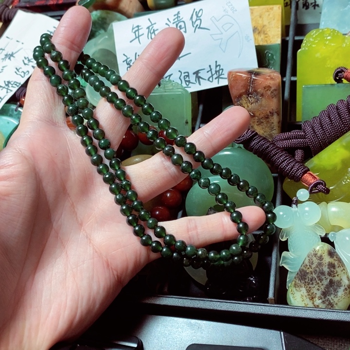 蛇纹石玉颈饰未镶嵌