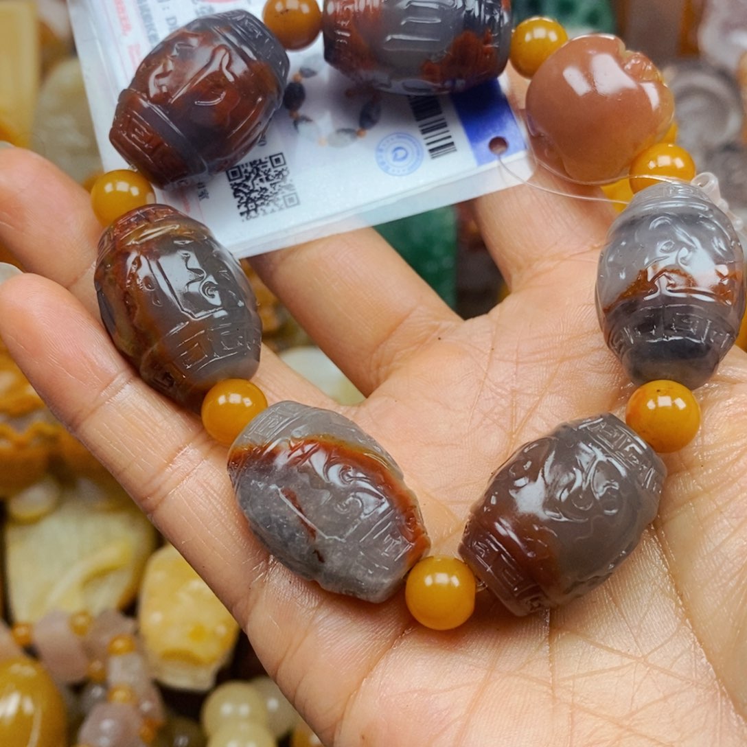 石英质玉未镶嵌颈饰