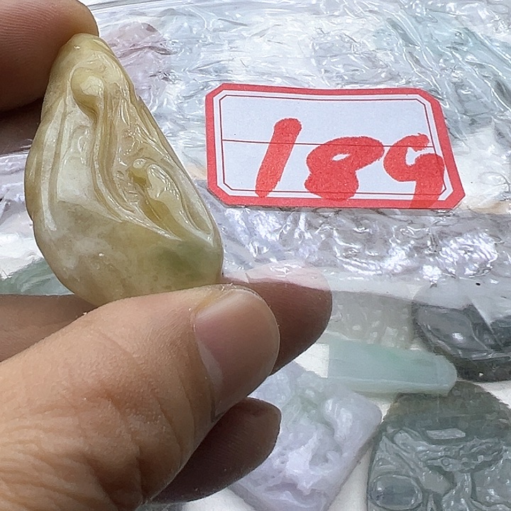 翡翠颈饰未镶嵌天然缅甸翡翠吊坠