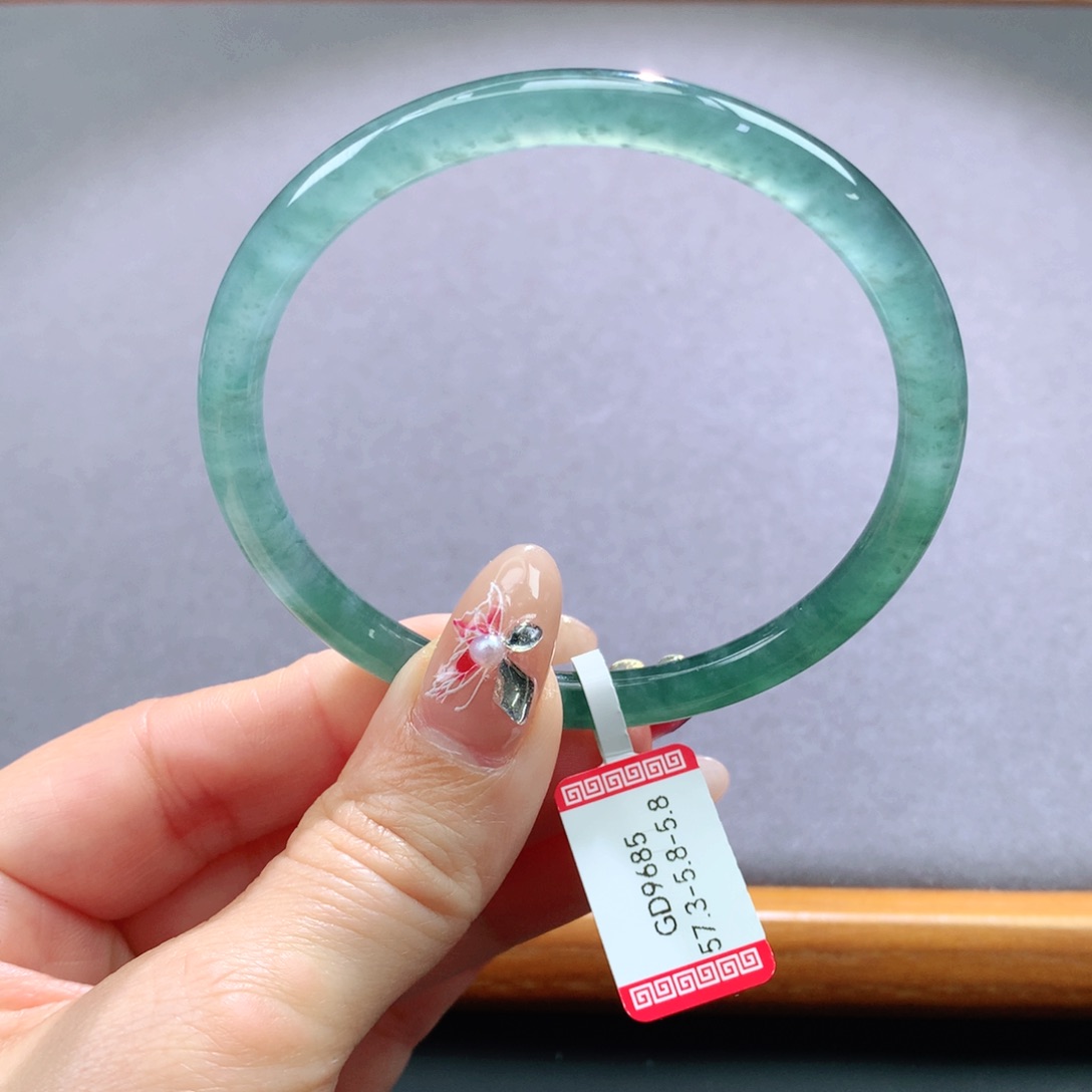 翡翠手镯未镶嵌天然翡翠手镯叮当镯