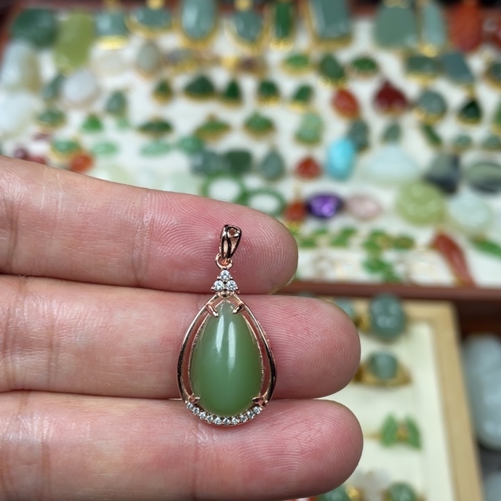 和田玉未镶嵌颈饰