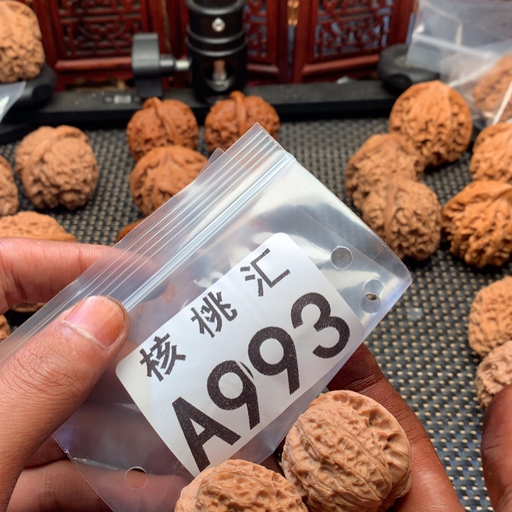 吊坠文玩核桃血麒麟