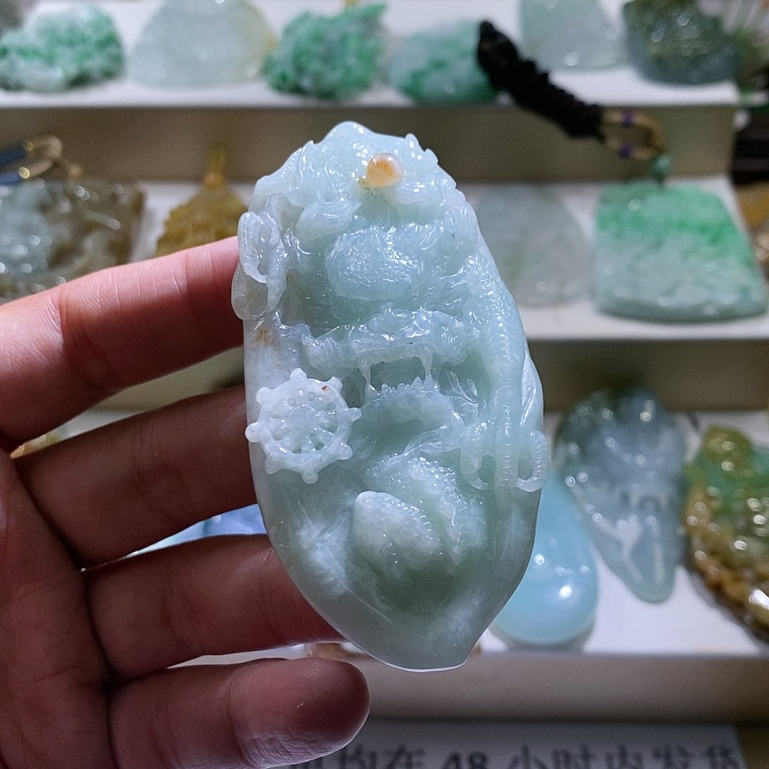 【闪购商品】翡翠颈饰未镶嵌龙牌