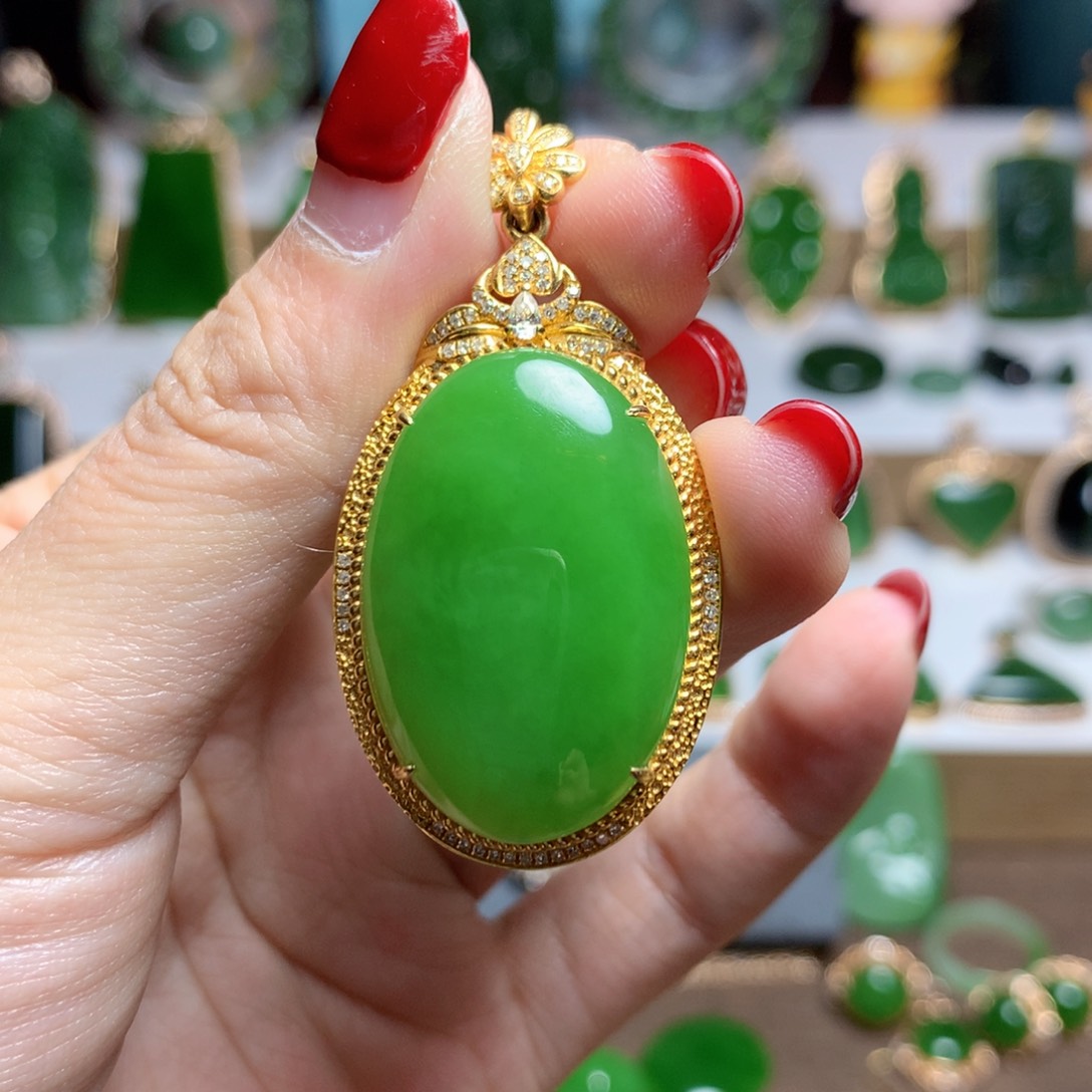 和田玉吊坠18K金镶嵌