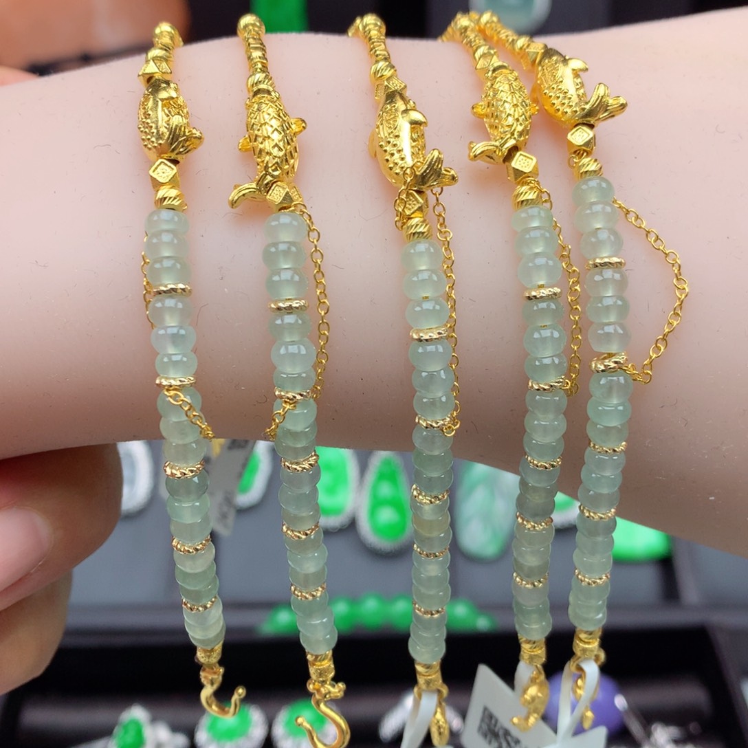 颈饰未镶嵌翡翠上新