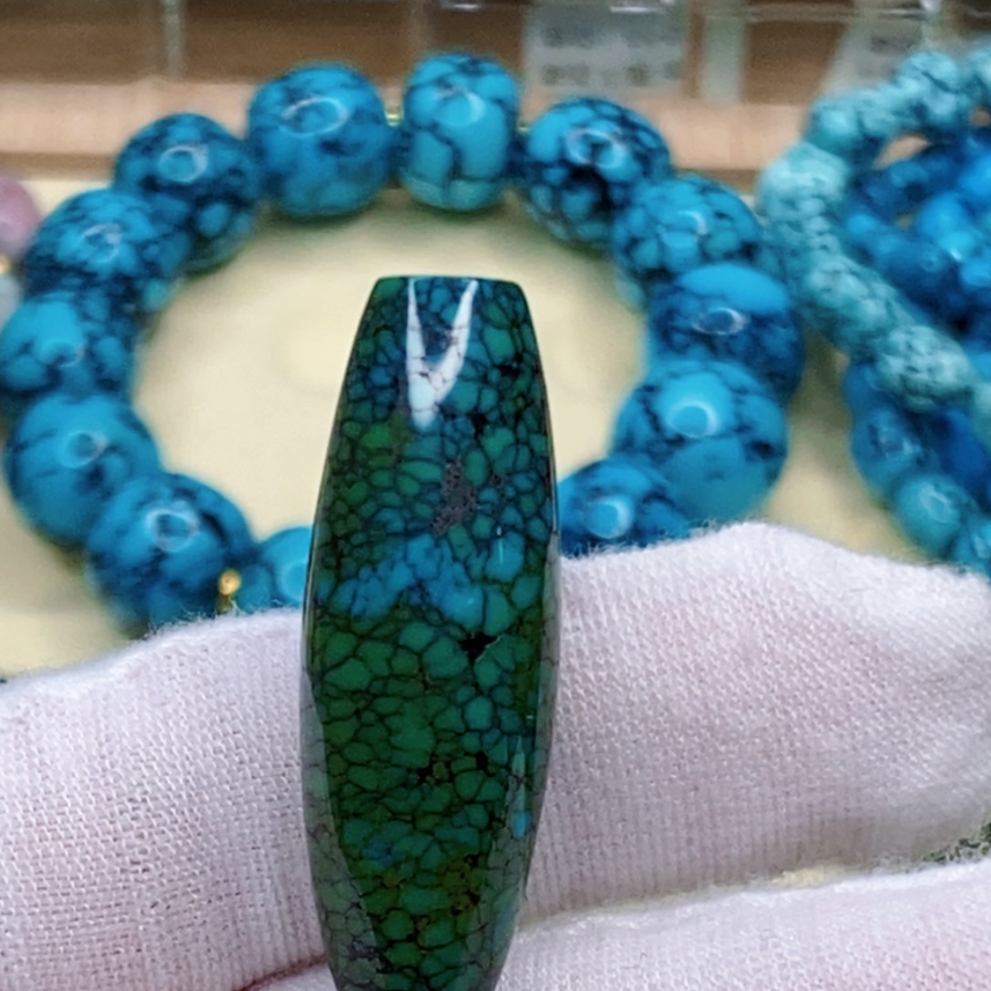 美***活绿松石未镶嵌珠宝奇石