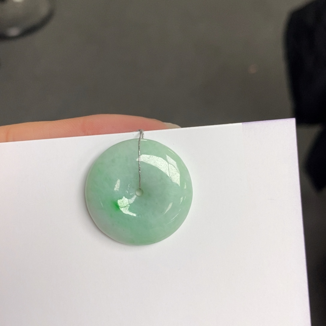 翡翠颈饰未镶嵌平安扣